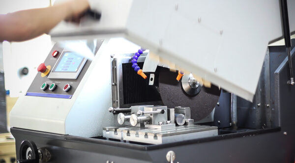 LC-350YAT Metallographic Cutting Machine - Image 4