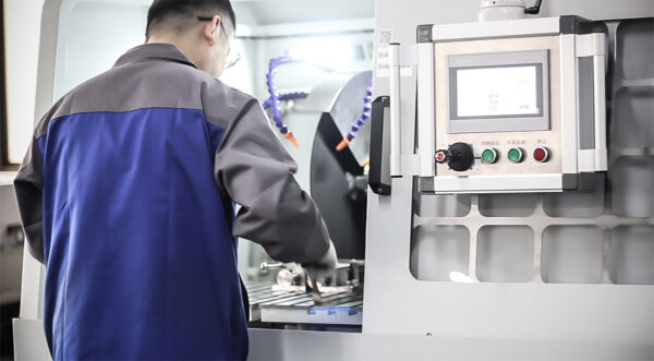 LC-500ZAYAXA  Super Large Automatic Metallographic Cutting Machine - Image 3