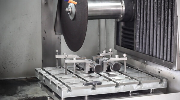 LC-500ZAYAXA  Super Large Automatic Metallographic Cutting Machine - Image 2