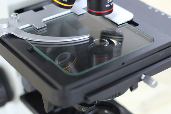 M-40MRT Ortho Metallographic Microscope - Image 4